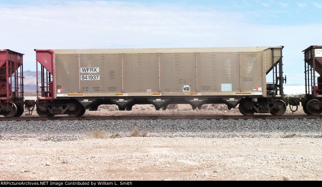 EB Unit Empty Hooper Frt at Erie NV  07-28-2022 -43